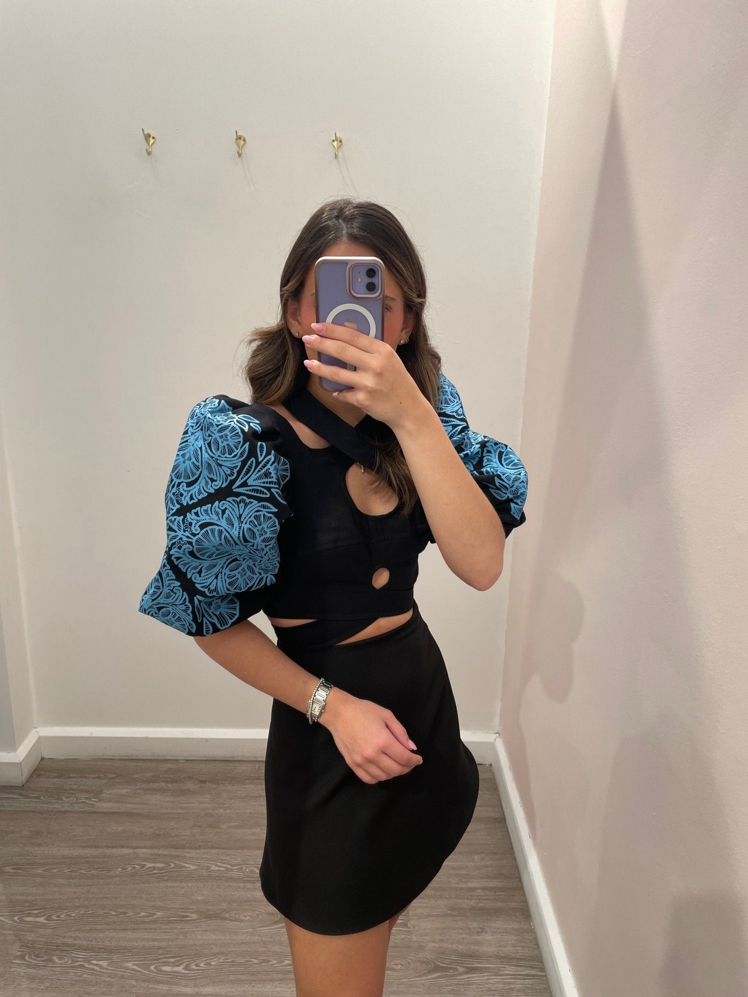 AMAR CUT OUT PUFFY CROPPED TOP