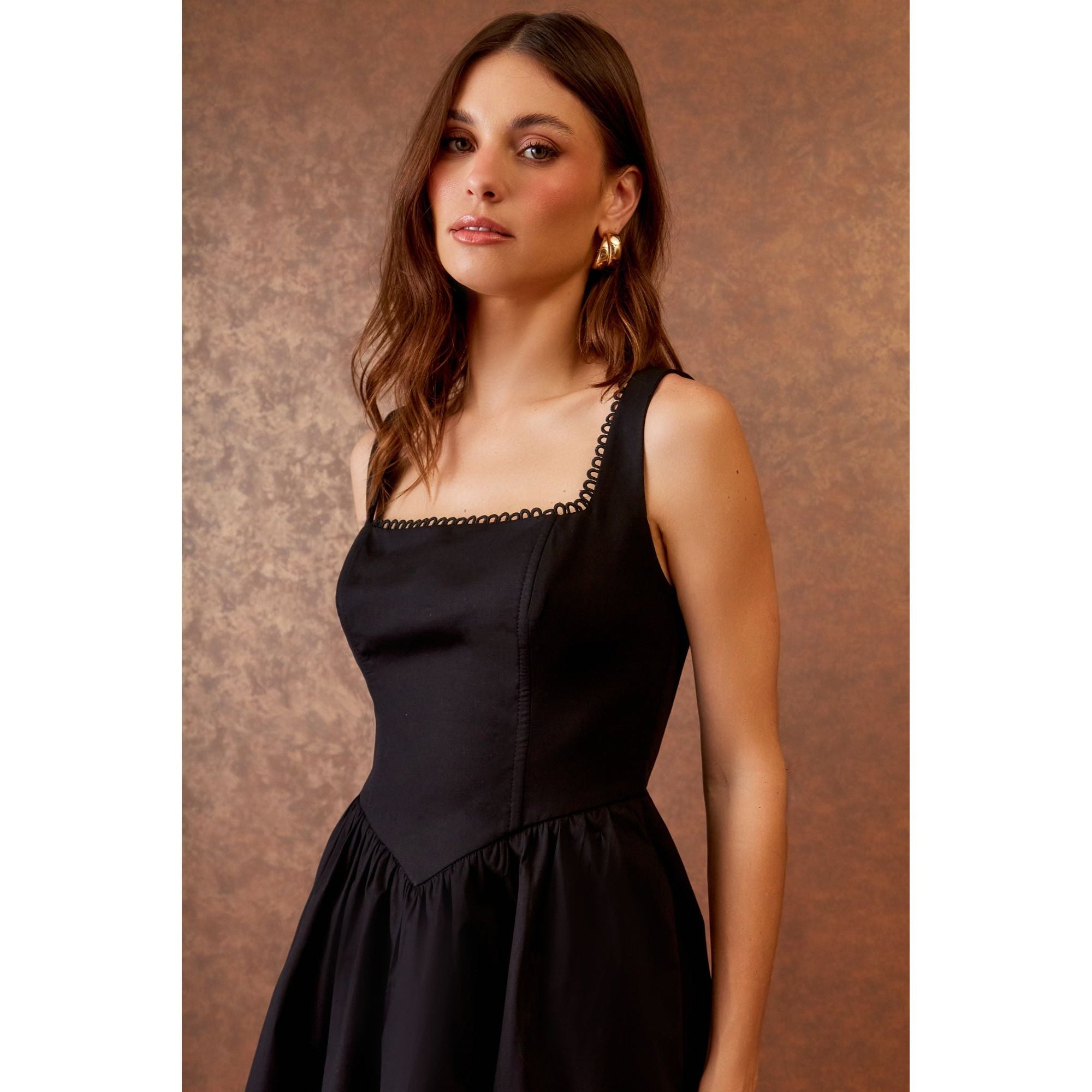 SHORT DRESS WITH LACE SKIRT - BLACK