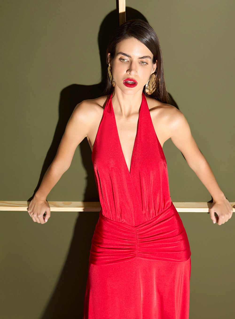 TD V CUT BLACKLESS RED DRESS