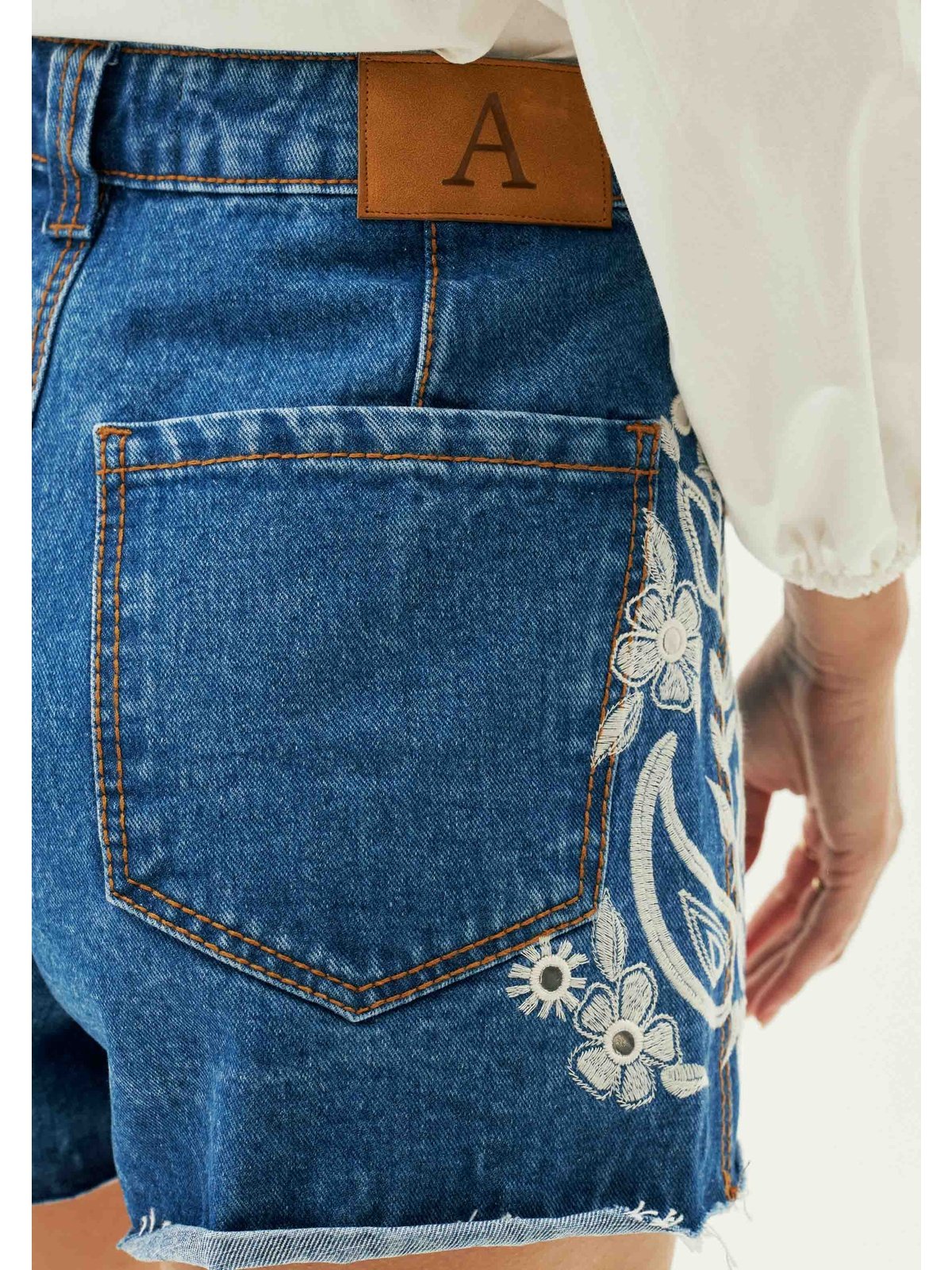 AMAR EMBROIDERED HIGH WAISTED SHORT