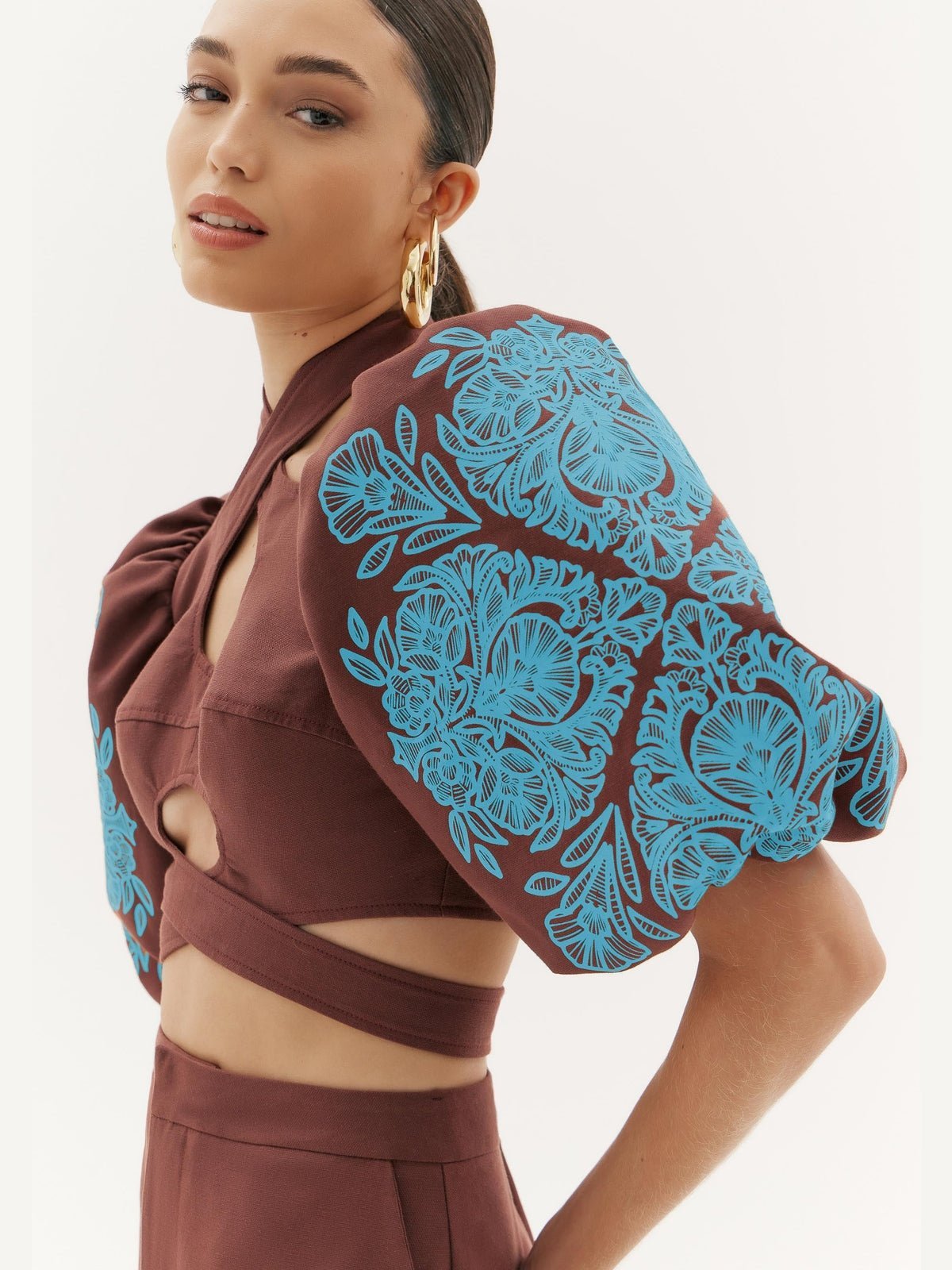 AMAR CUT OUT PUFFY CROPPED TOP