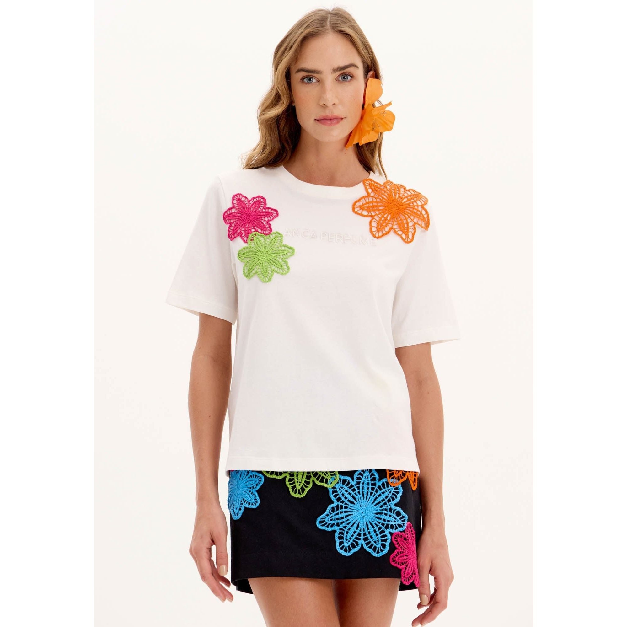 LP FLOWER EMBROIDERY T-SHIRT