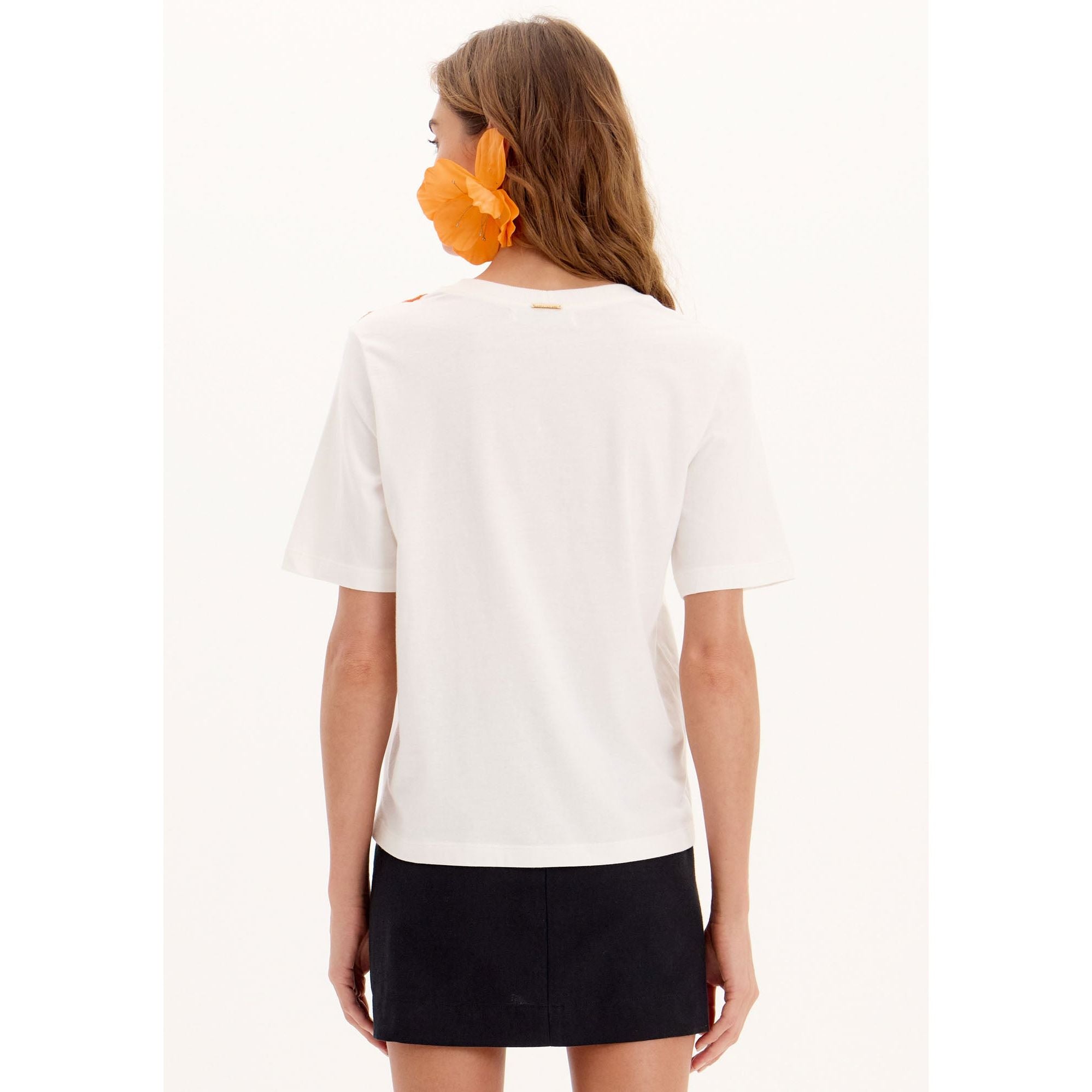 LP FLOWER EMBROIDERY T-SHIRT