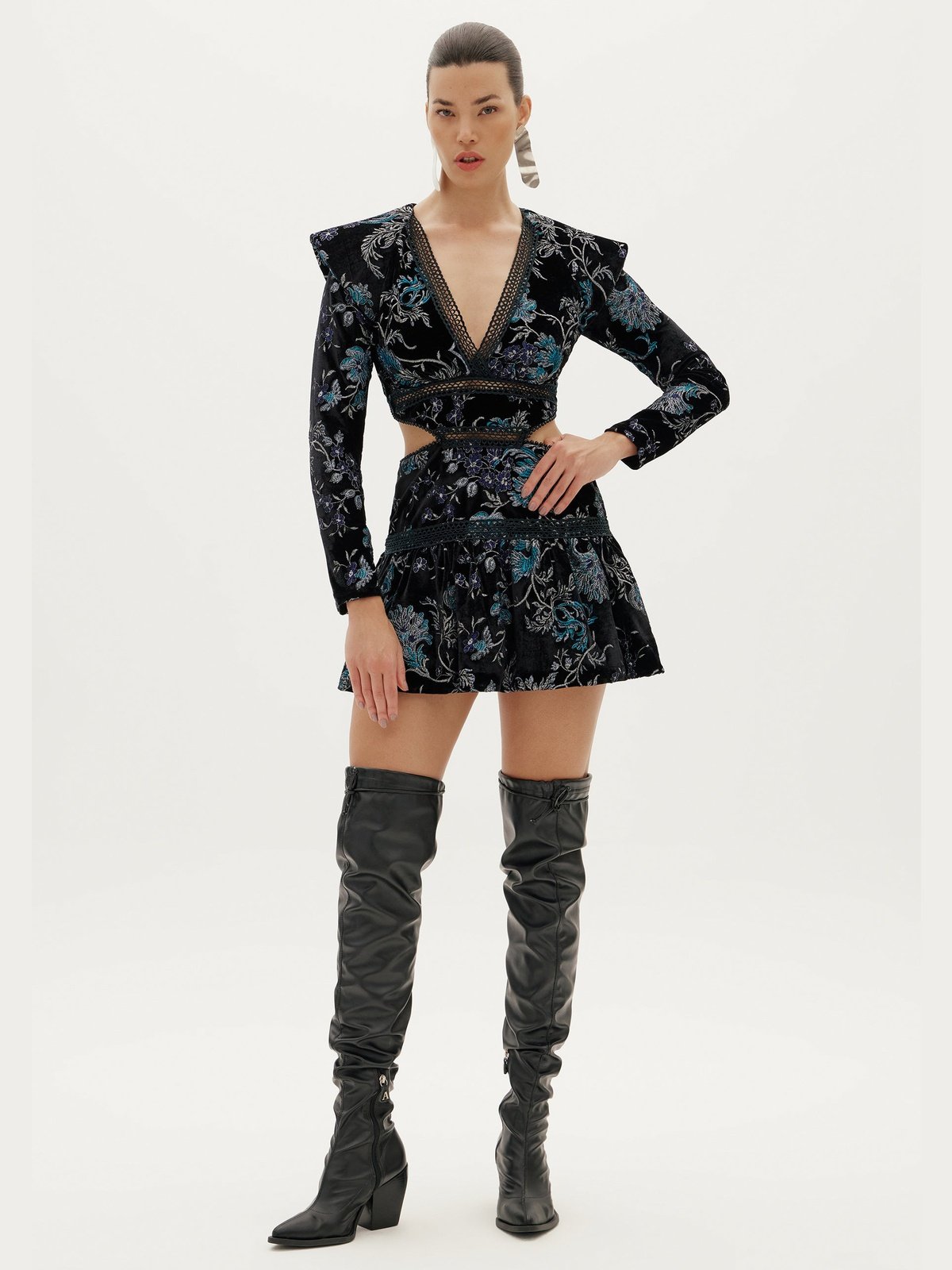 Amar Long Sleeves Velvet Dress