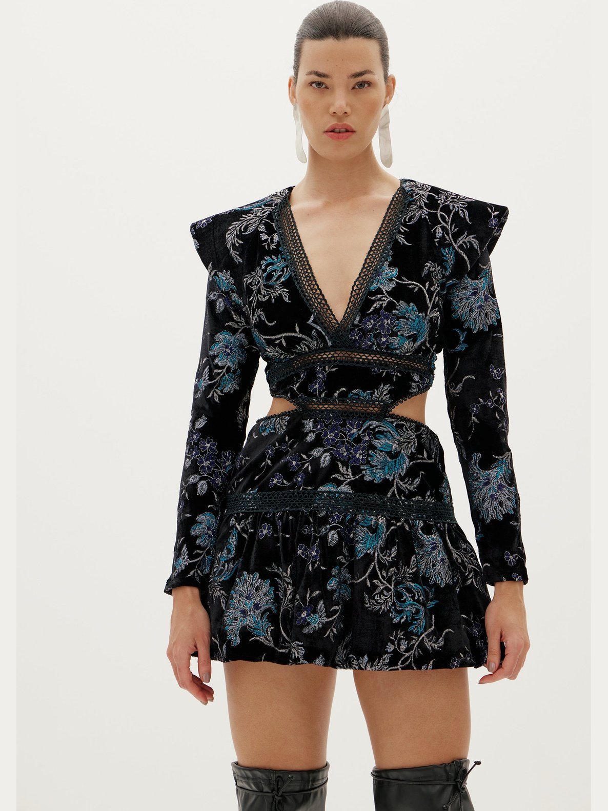 Amar Long Sleeves Velvet Dress