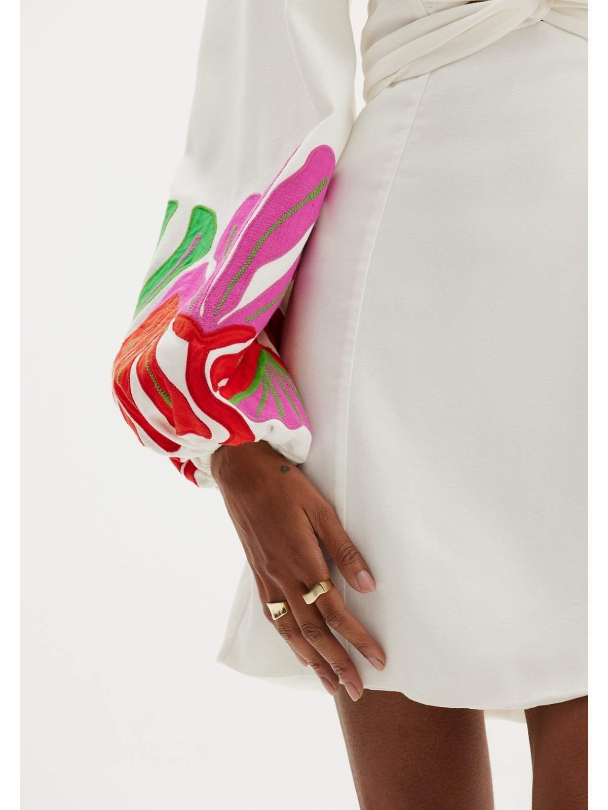 AMAR FLOWER SLEEVES WHITE DRESS