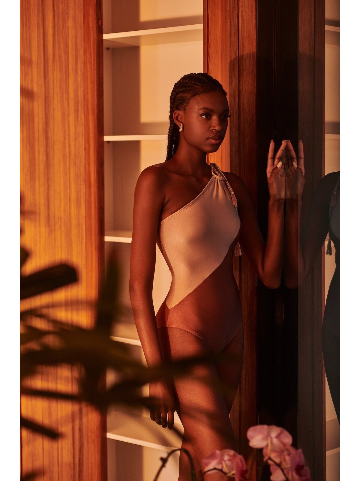 NEUTRALS ONE SHOULDER MAIO