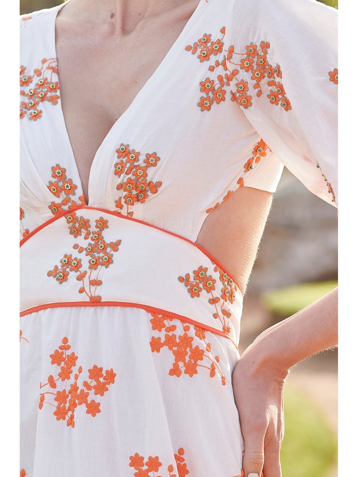 LN FLOWER JEWELS EMBROIDERED DRESS