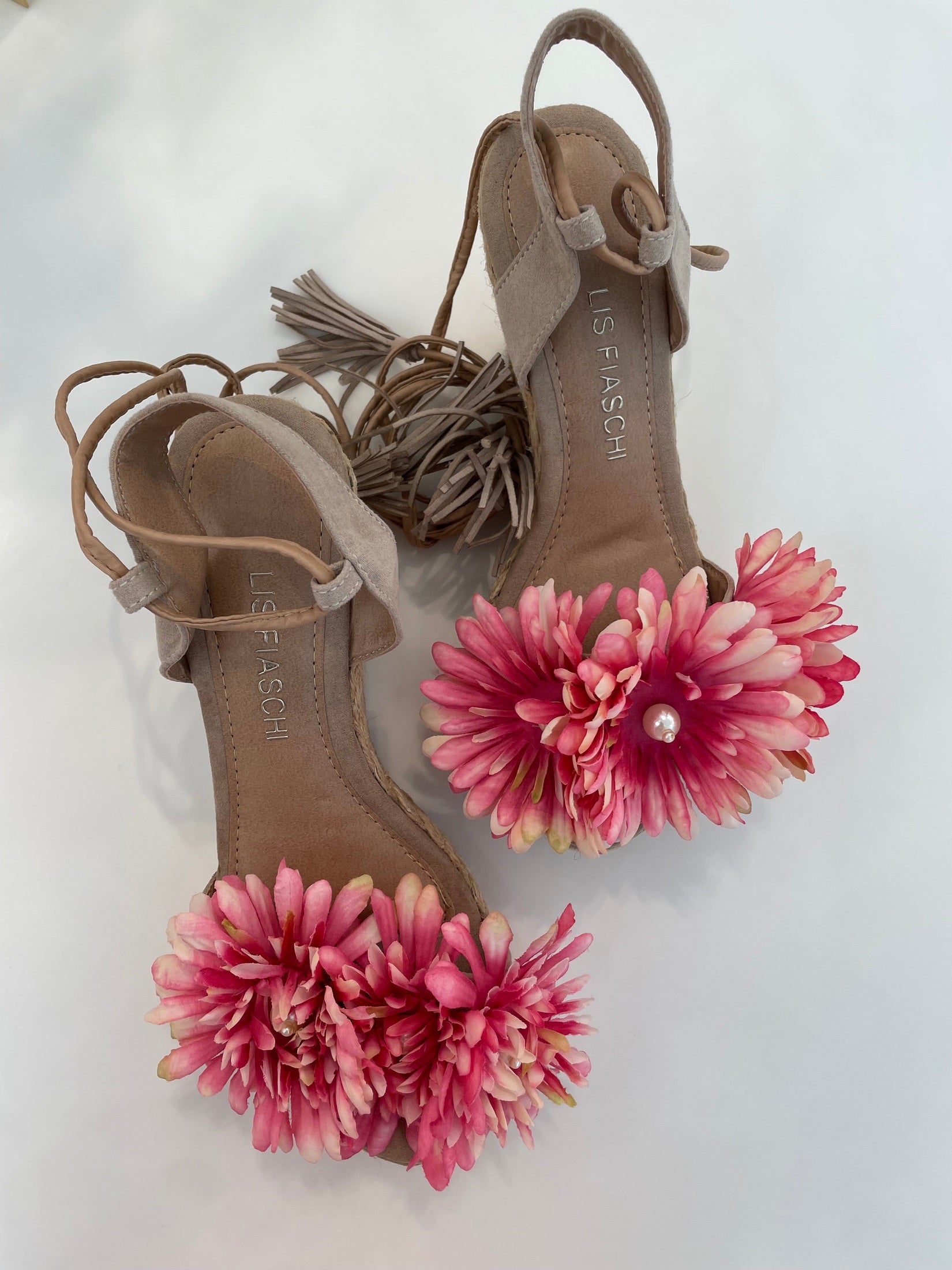 PINK DAHLIA PLATFORMS