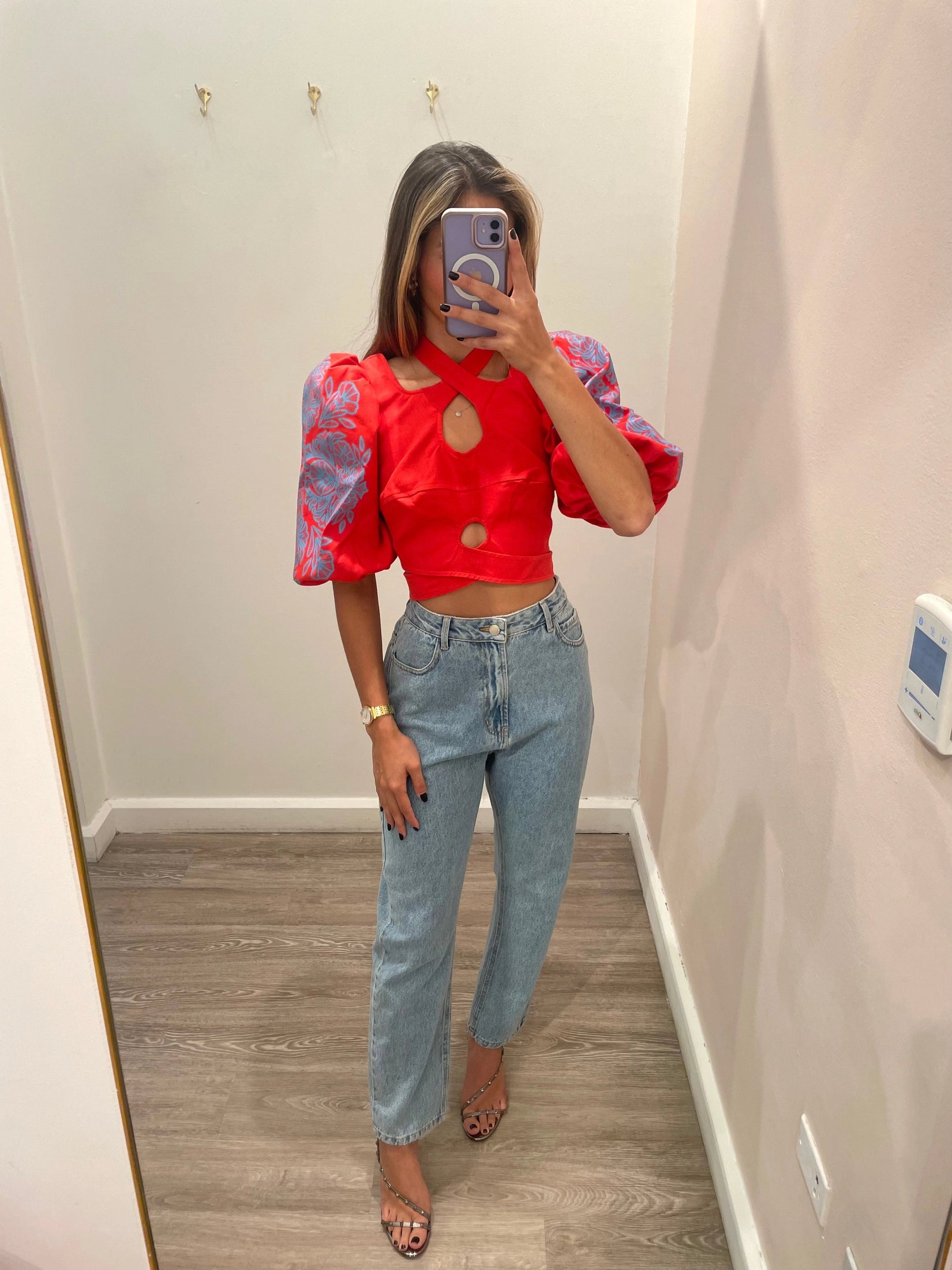 AMAR CUT OUT PUFFY CROPPED TOP