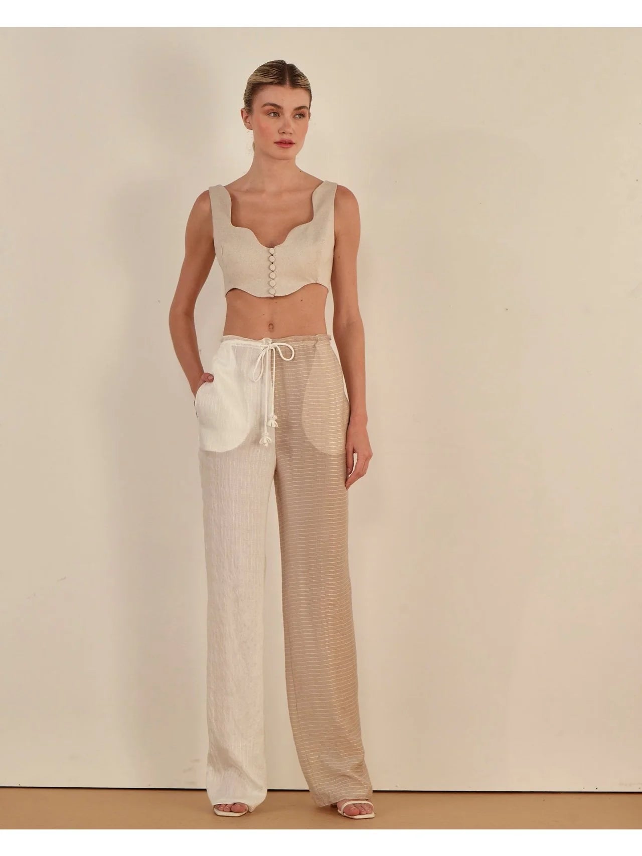 HL BUTTON BEIGE CROP TOP