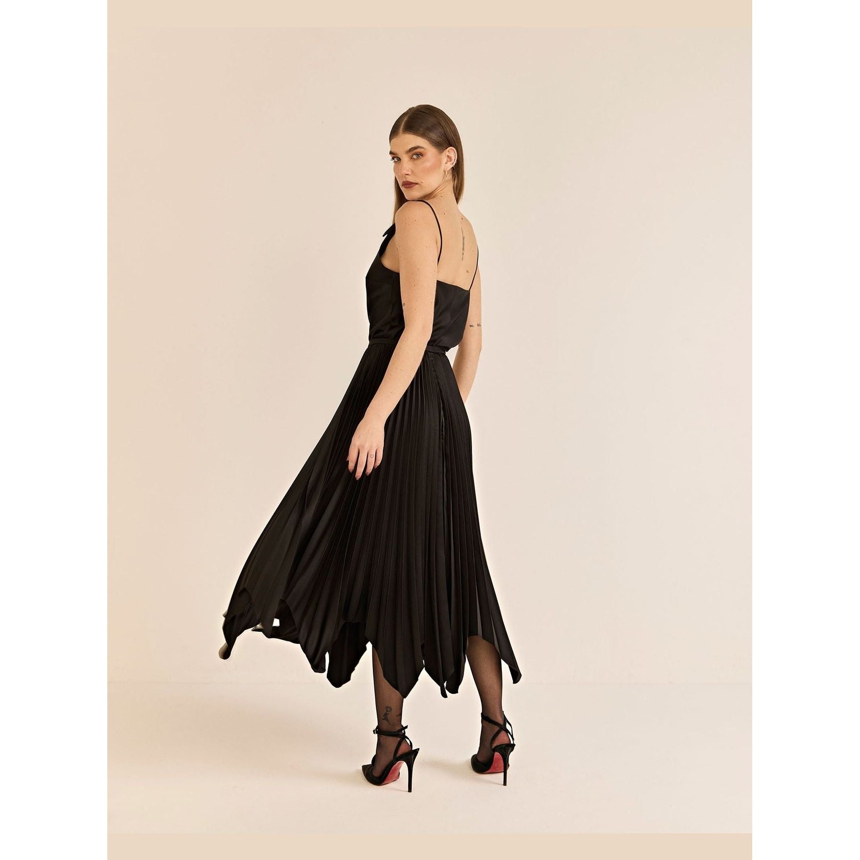 HL RUMI TANK TOP BLACK