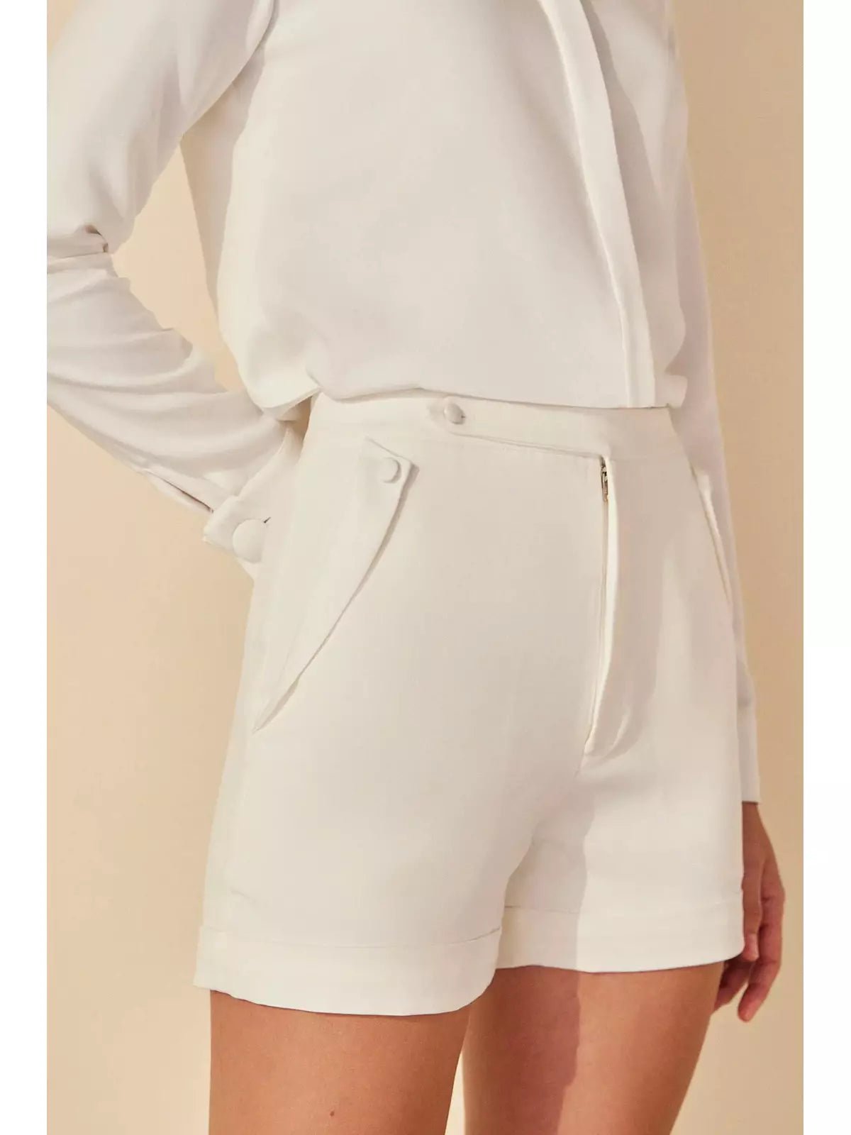 HL OFF WHITE SHORTS