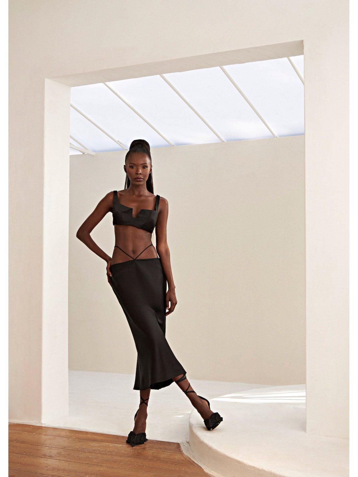 HL Farol Red Cropped Top Black