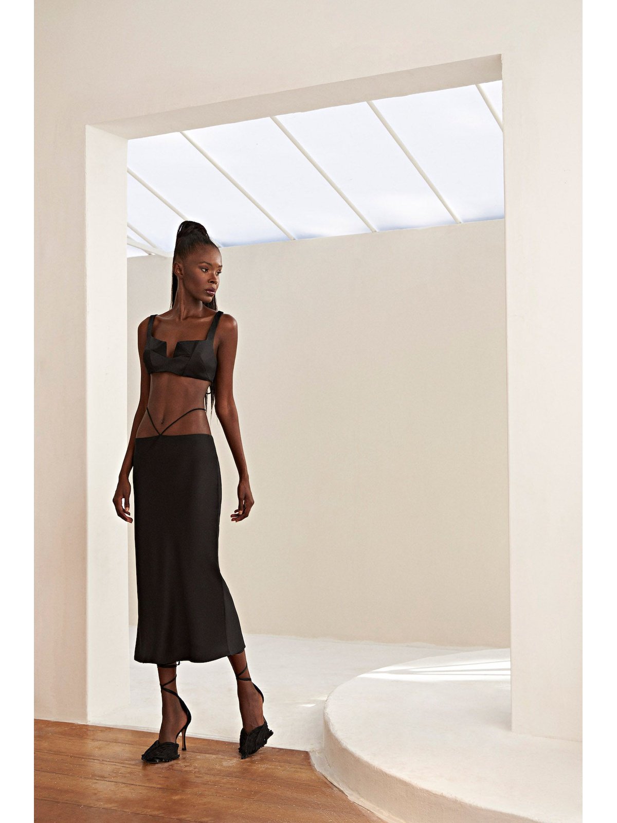 HL Farol Red Cropped Top Black