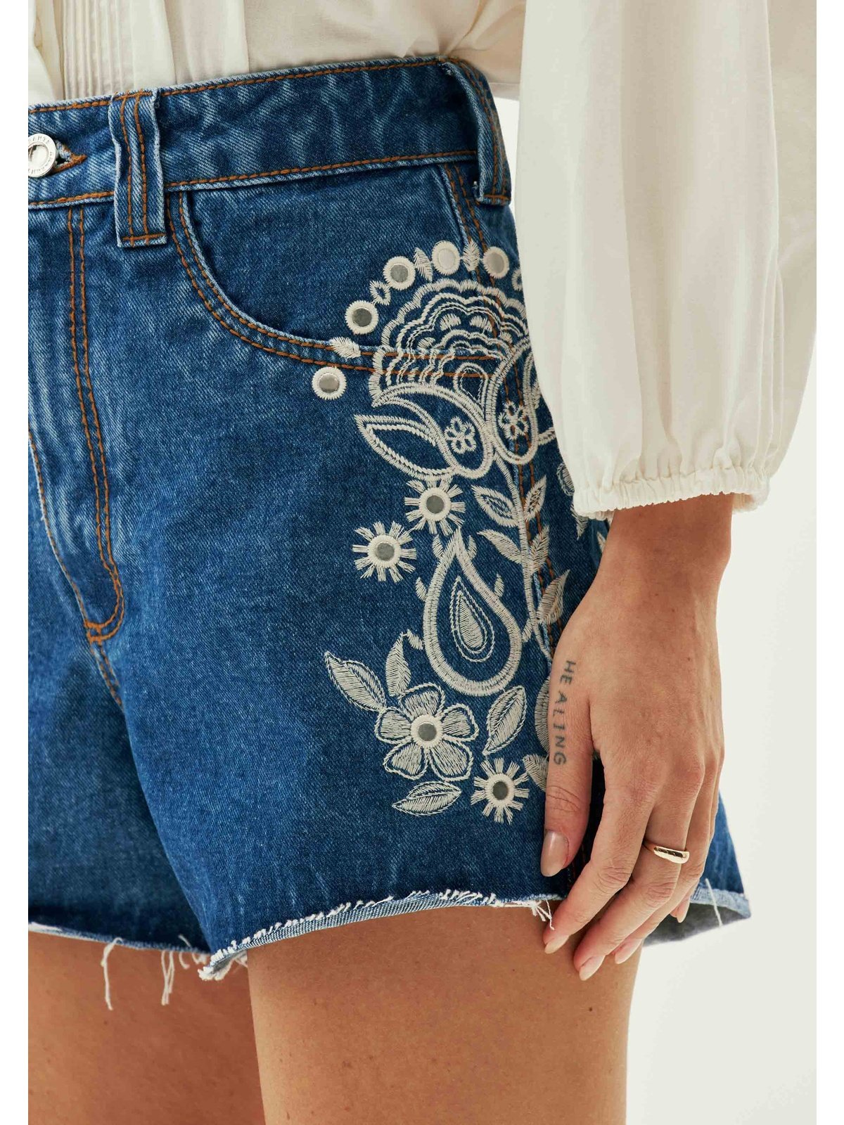 AMAR EMBROIDERED HIGH WAISTED SHORT