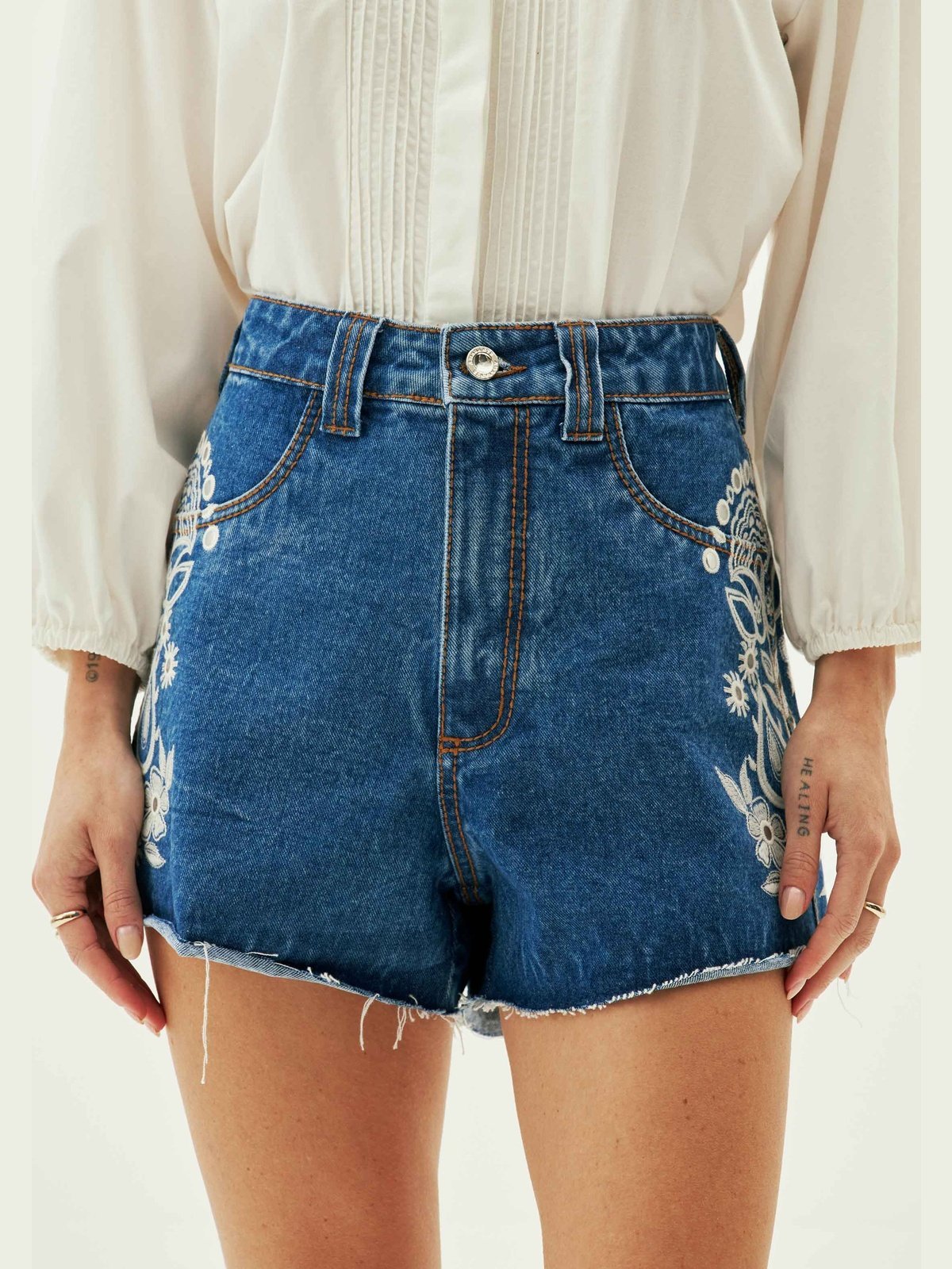 AMAR EMBROIDERED HIGH WAISTED SHORT