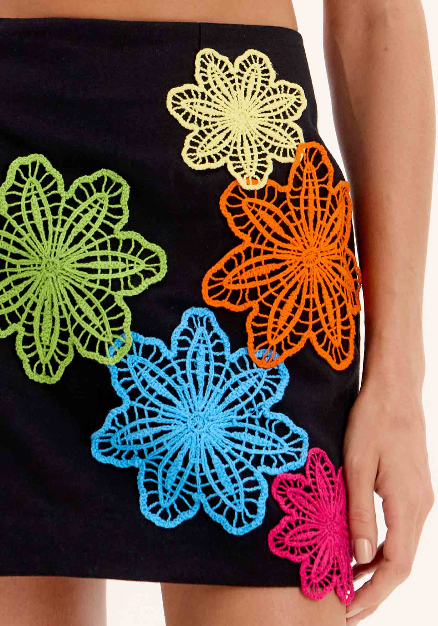 LP FLOWER EMBROIDERY SKIRT