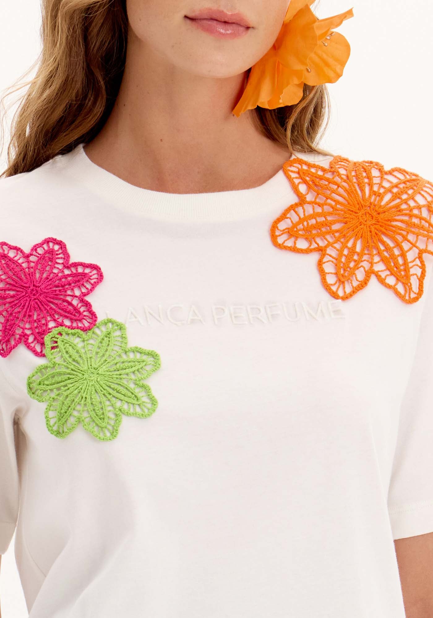 LP FLOWER EMBROIDERY T-SHIRT