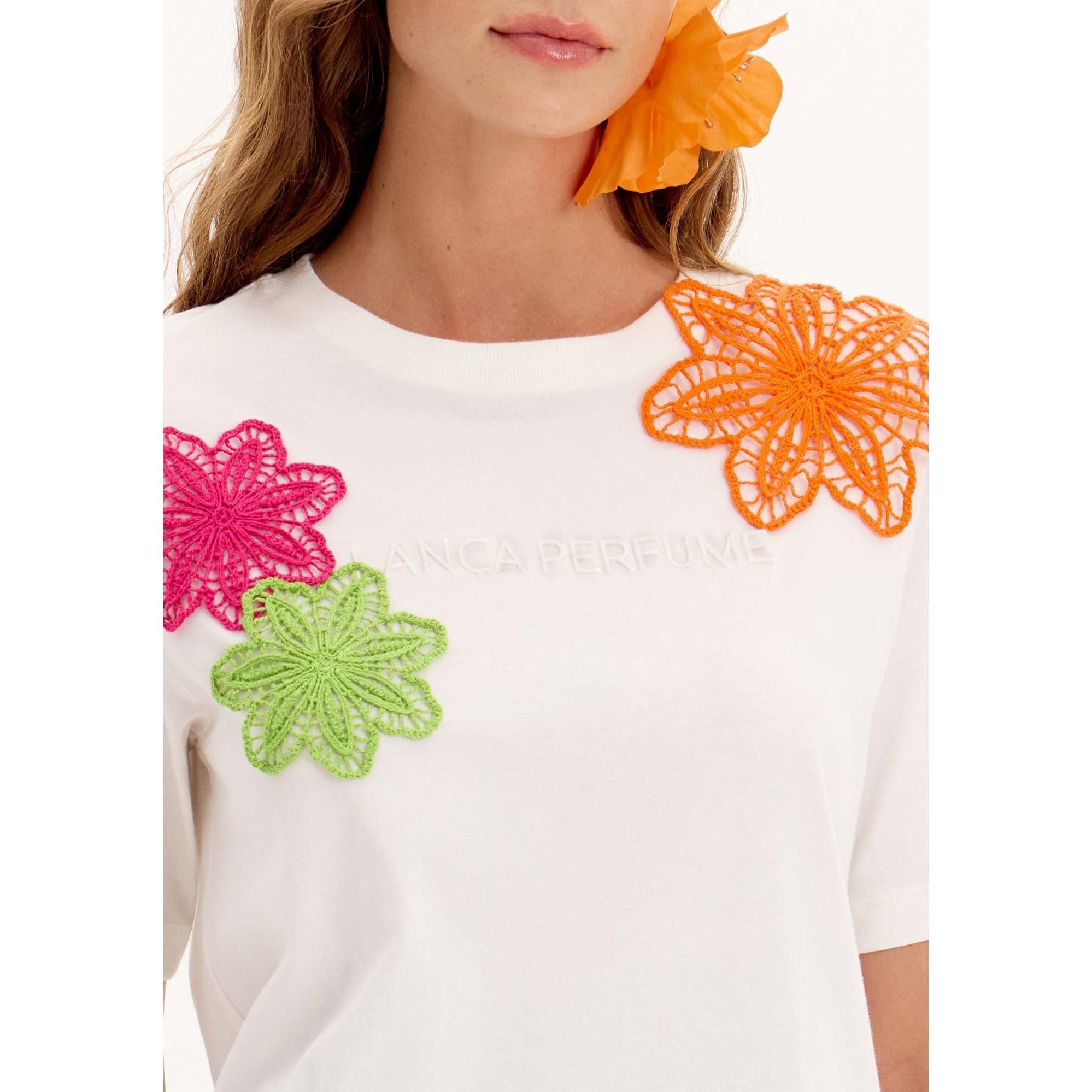 LP FLOWER EMBROIDERY T-SHIRT