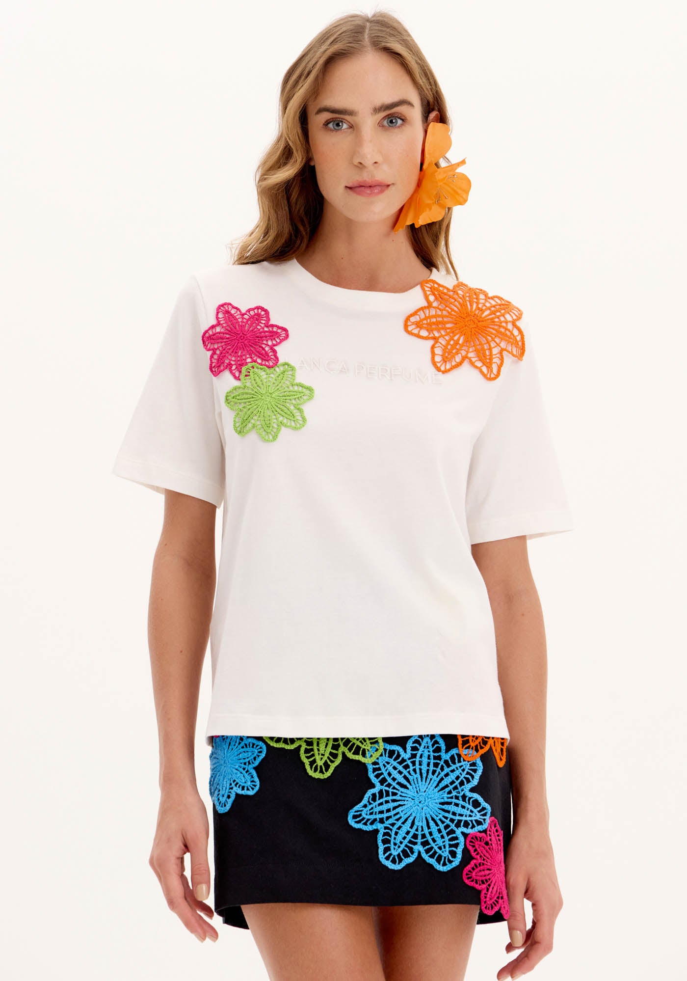 LP FLOWER EMBROIDERY T-SHIRT
