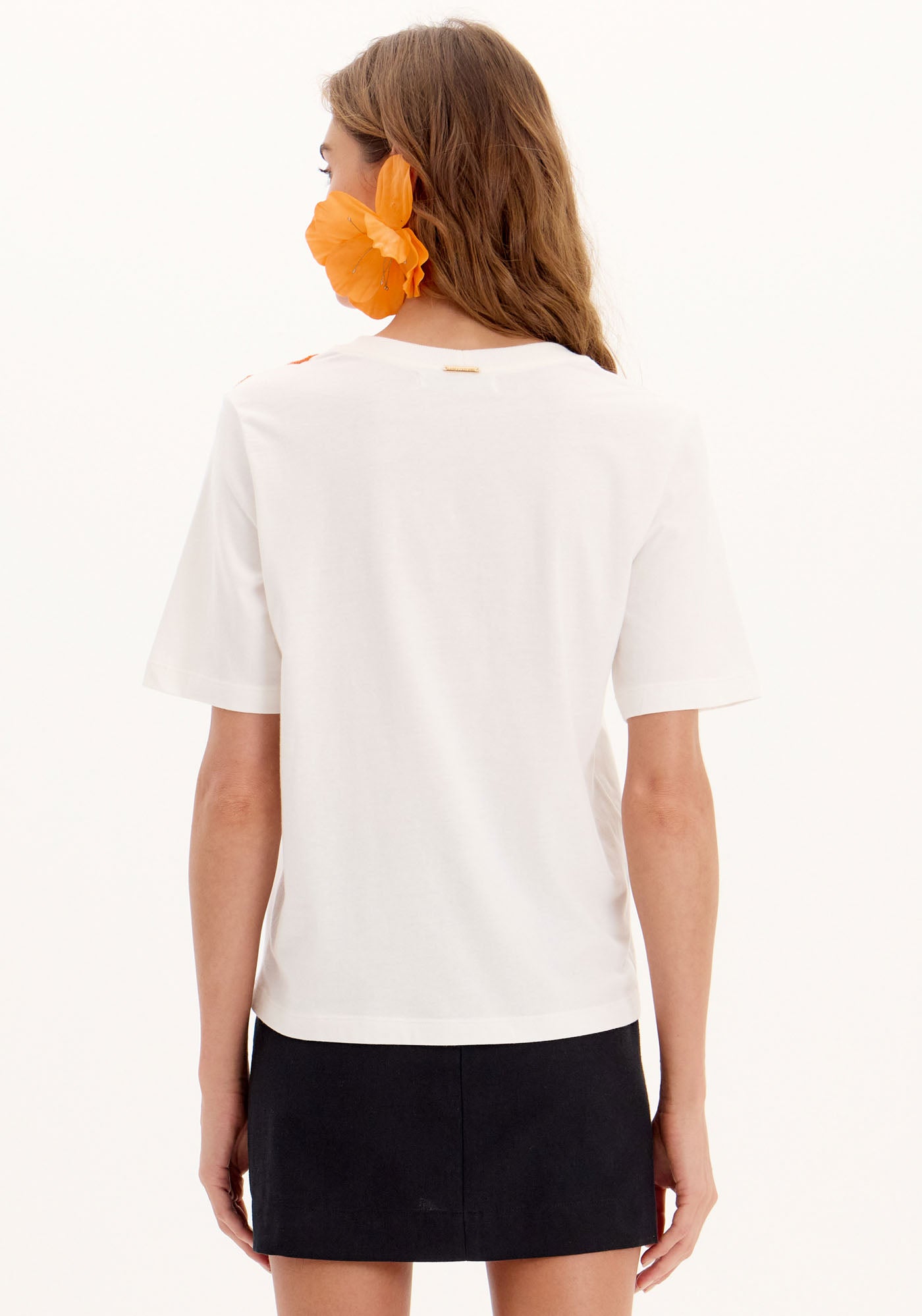 LP FLOWER EMBROIDERY T-SHIRT