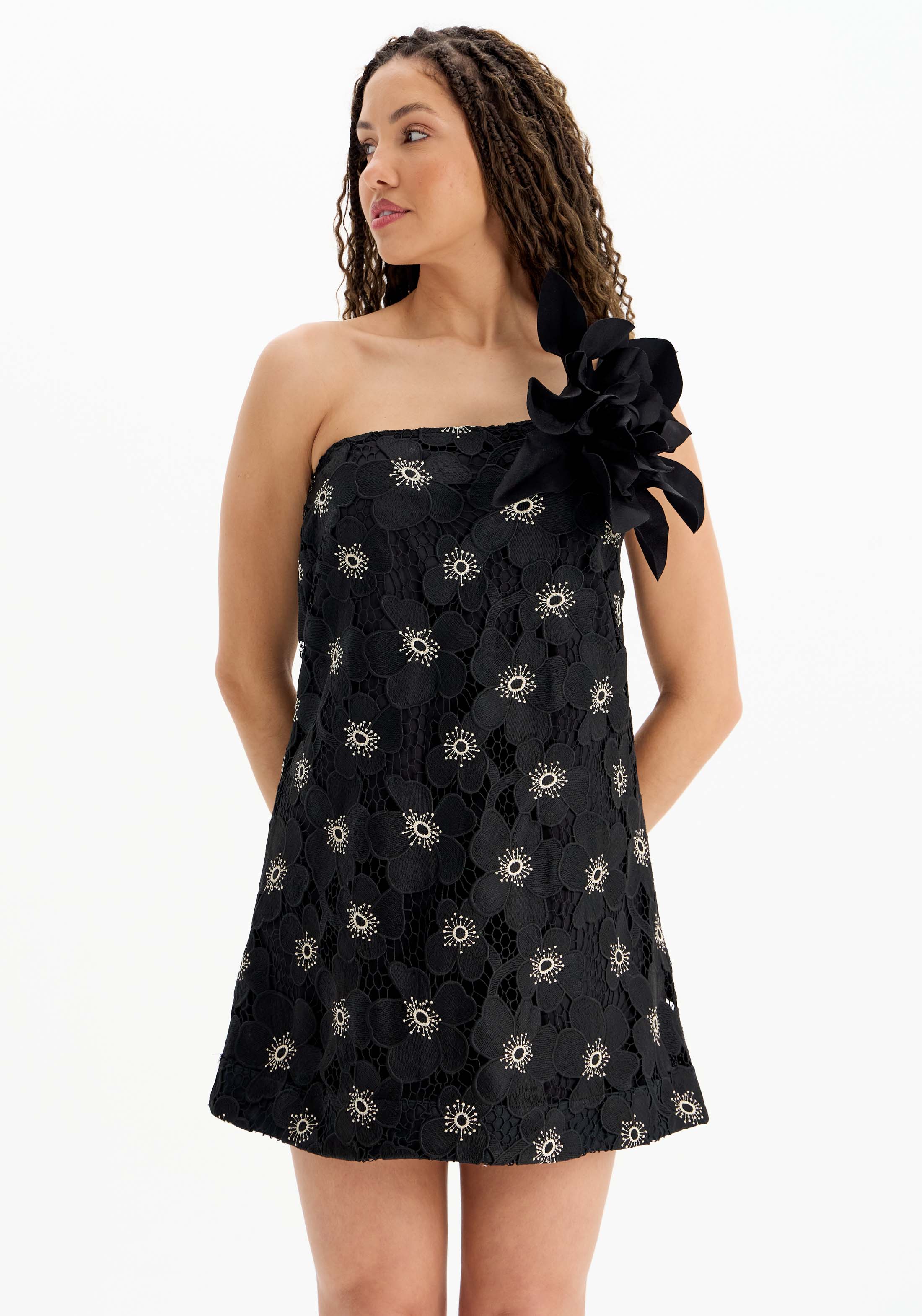 APLIQUE SHORT DRESS
