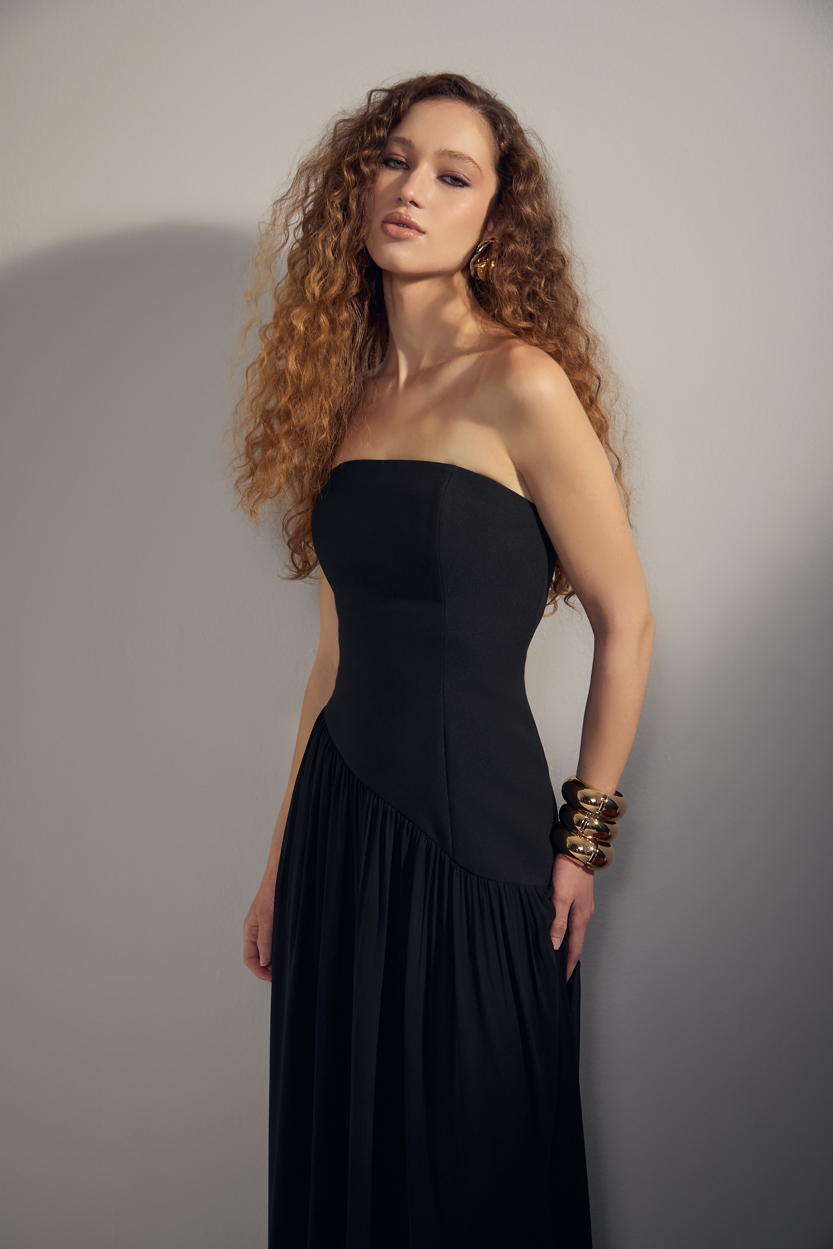 ARB LONG STRAPLESS BLACK DRESS