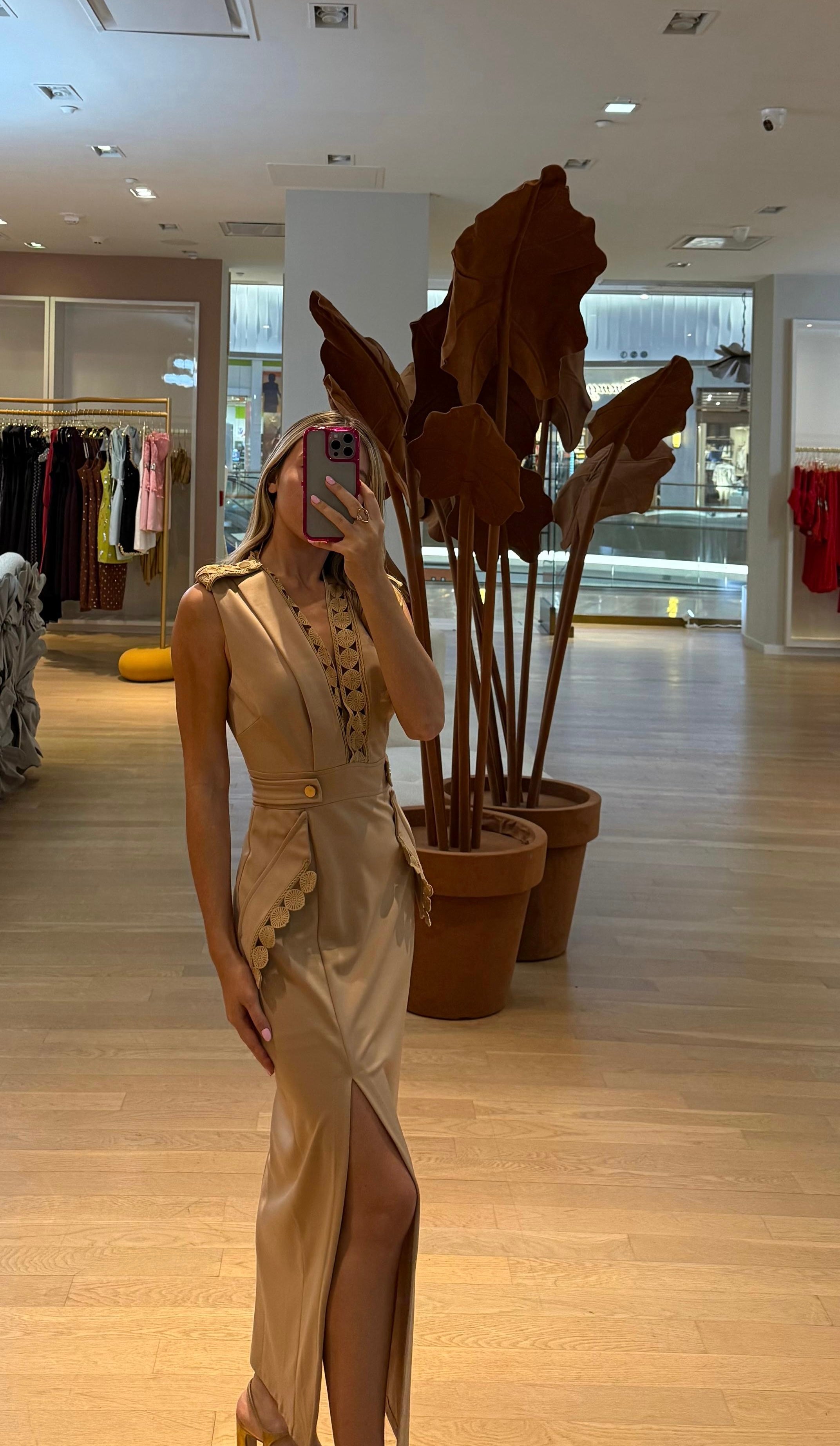 VESTIDO MIDI FENDA BEIGE