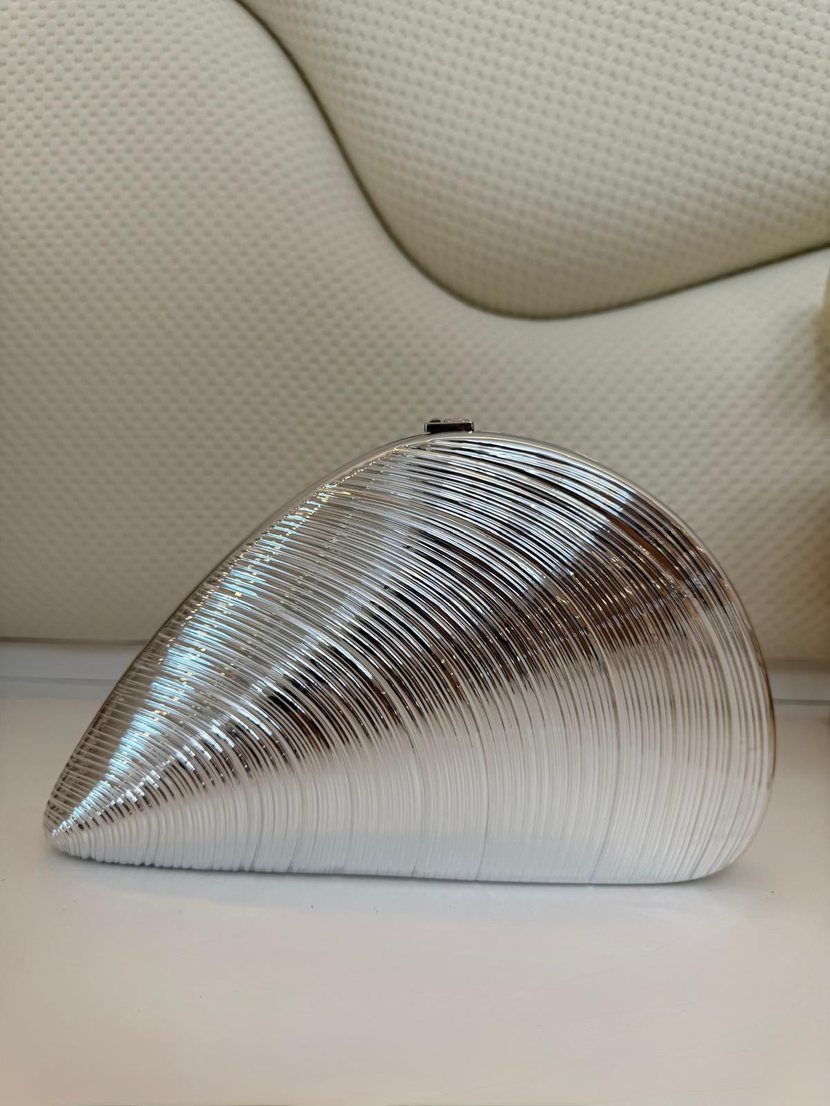 ITVOGUE CONCHA CLUTCH