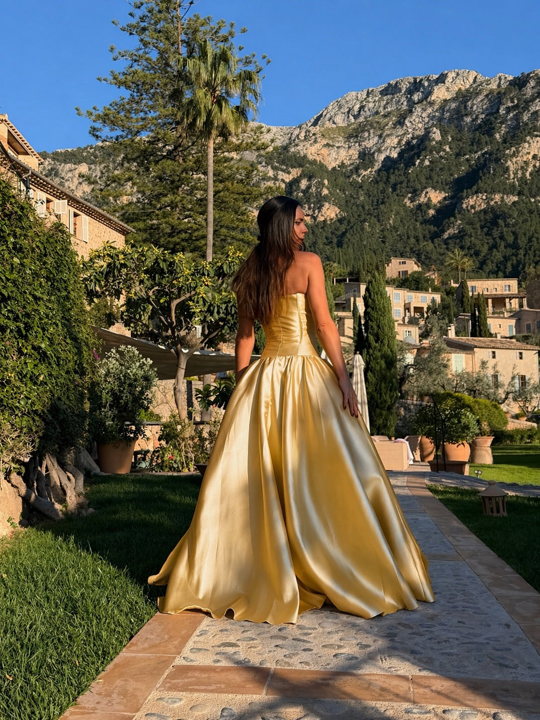 VENUS LONG GOWN - GOLD