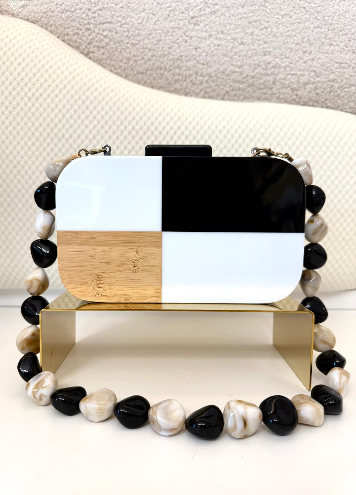 IV WHITE & BLACK CLUTCH
