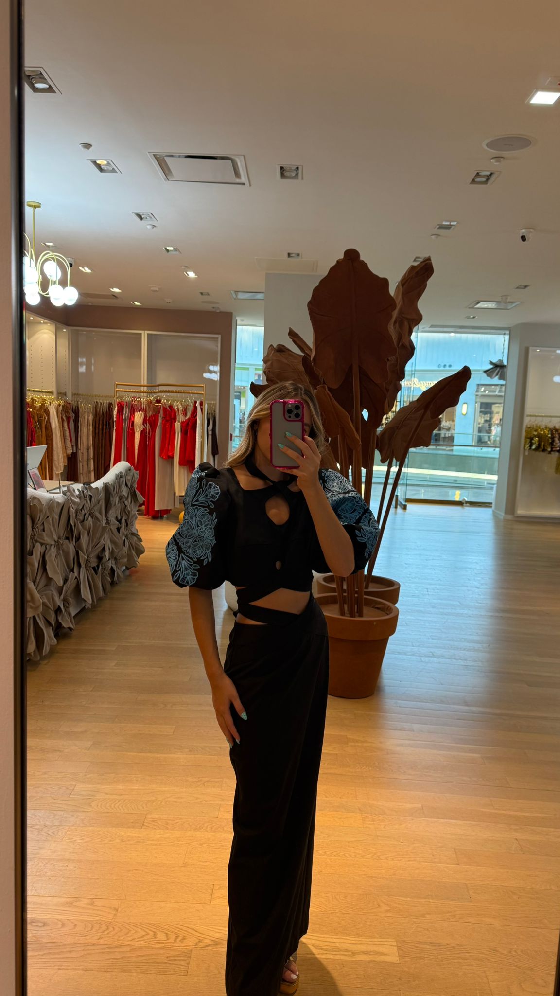 AMAR CUT OUT PUFFY CROPPED TOP