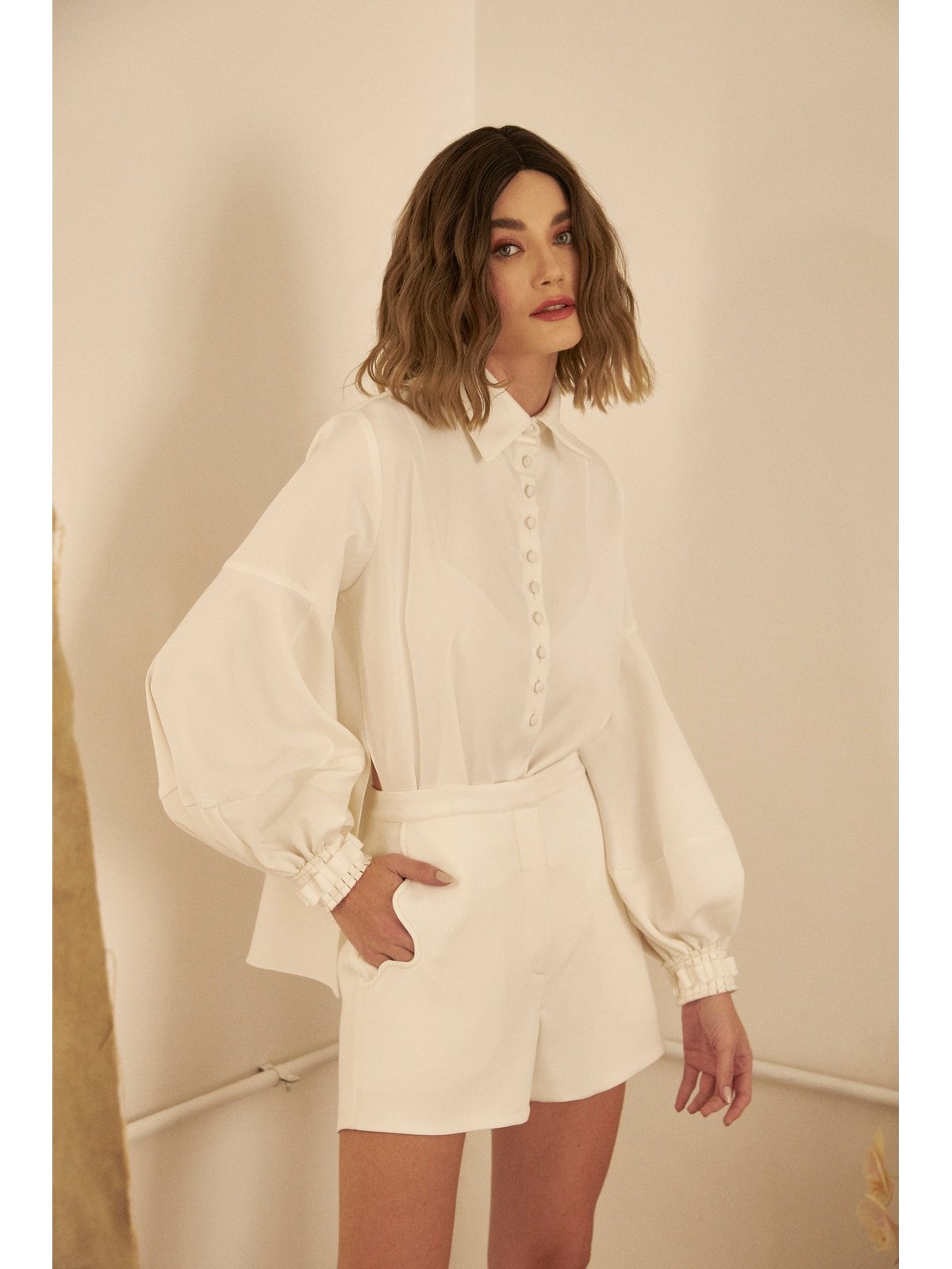 HL ARCO WHITE SHORTS