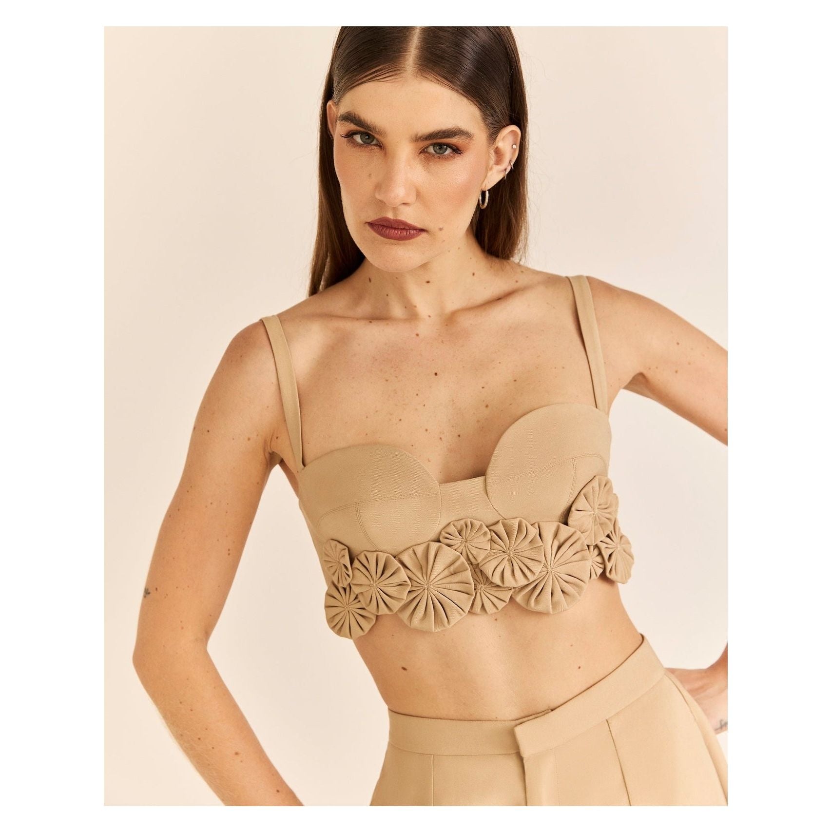 HL FLOWER CROPPED TOP BEIGE
